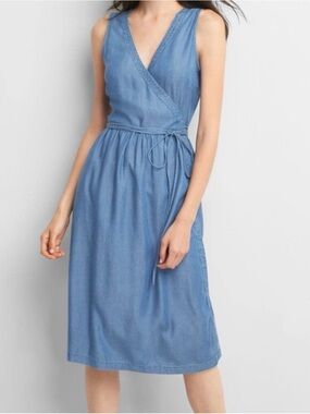 GAP Blue Lyocell Wrap Dress Sleeveless Midi Size Large Chambray Tencel